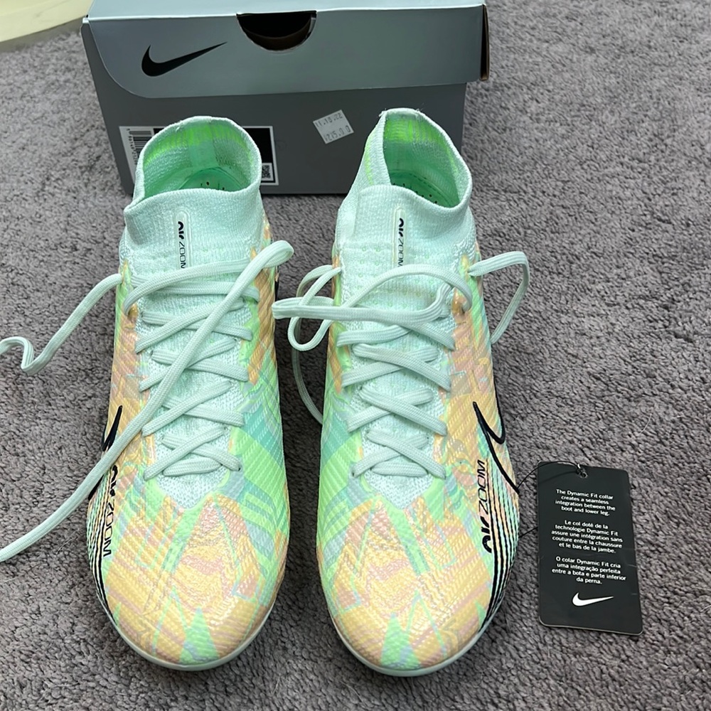 New in Box Nike Zoom Superfly 9 Elite FG Soccer cleats Size Women’s 6.5.